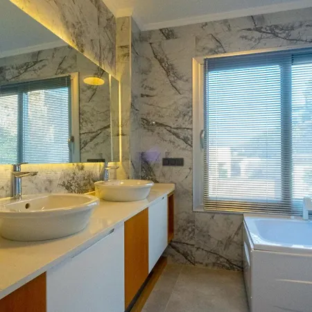 Valentino1 * Karabag