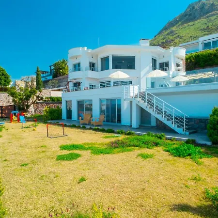 Valentino1 Villa